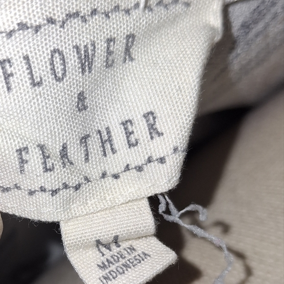 Short Sleeve Blouse- W Sz Medium - Picture 5 of 6